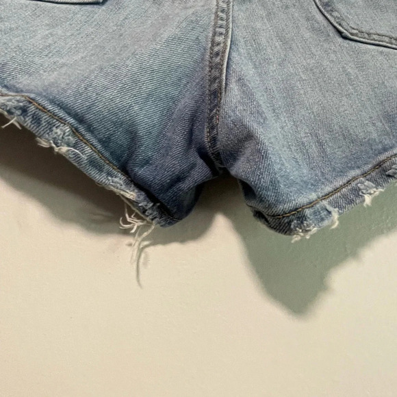 Uniqlo Women’s Distressed Denim Shorts - Picture 9 of 11